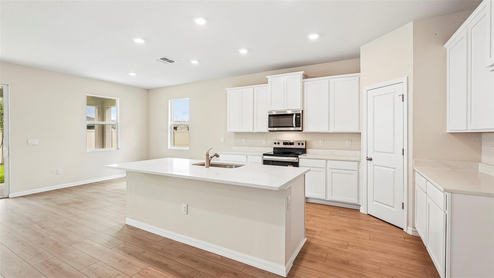 17135 James Trl Property Photo 4