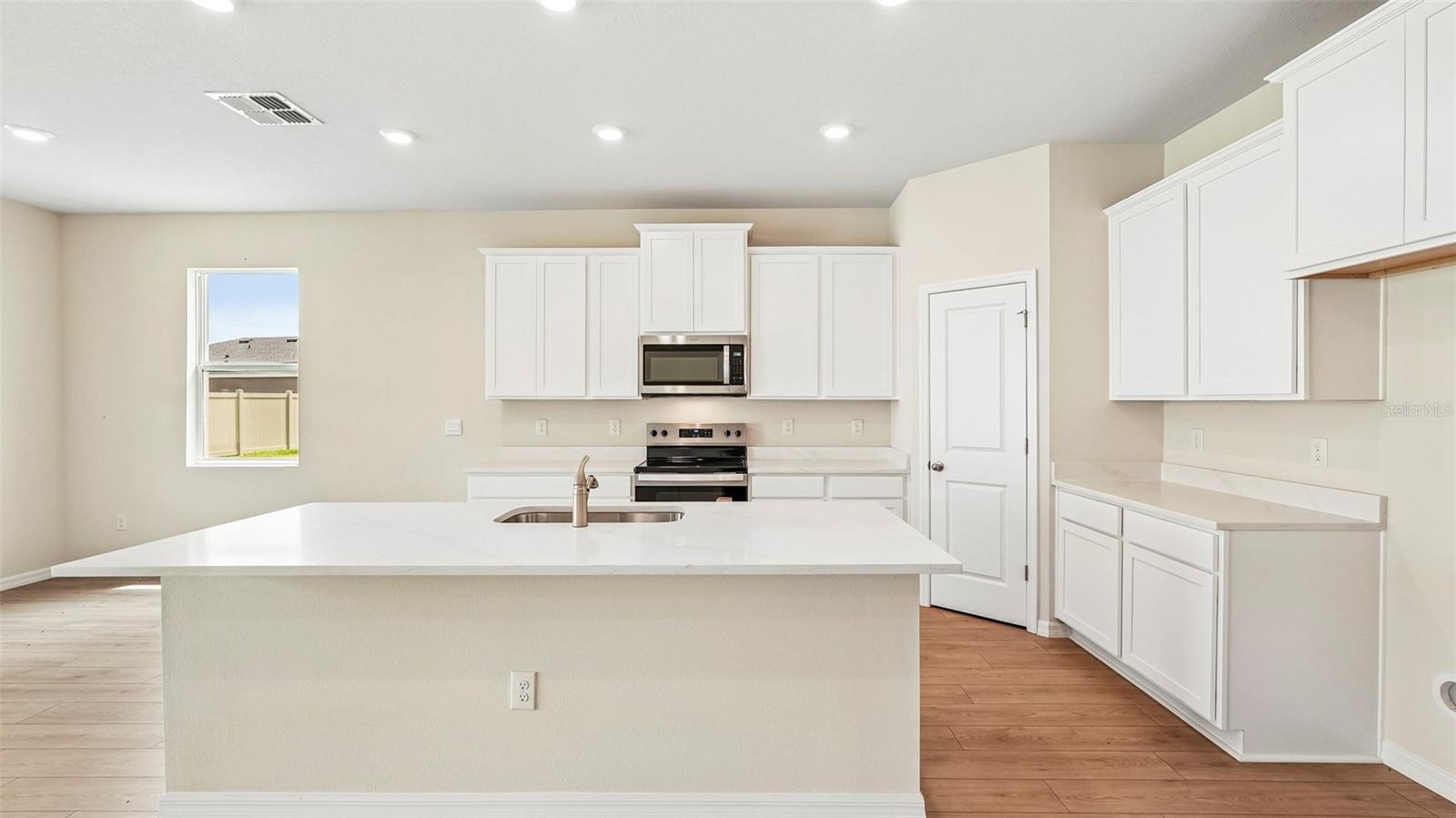 17135 James Trl Property Photo 6
