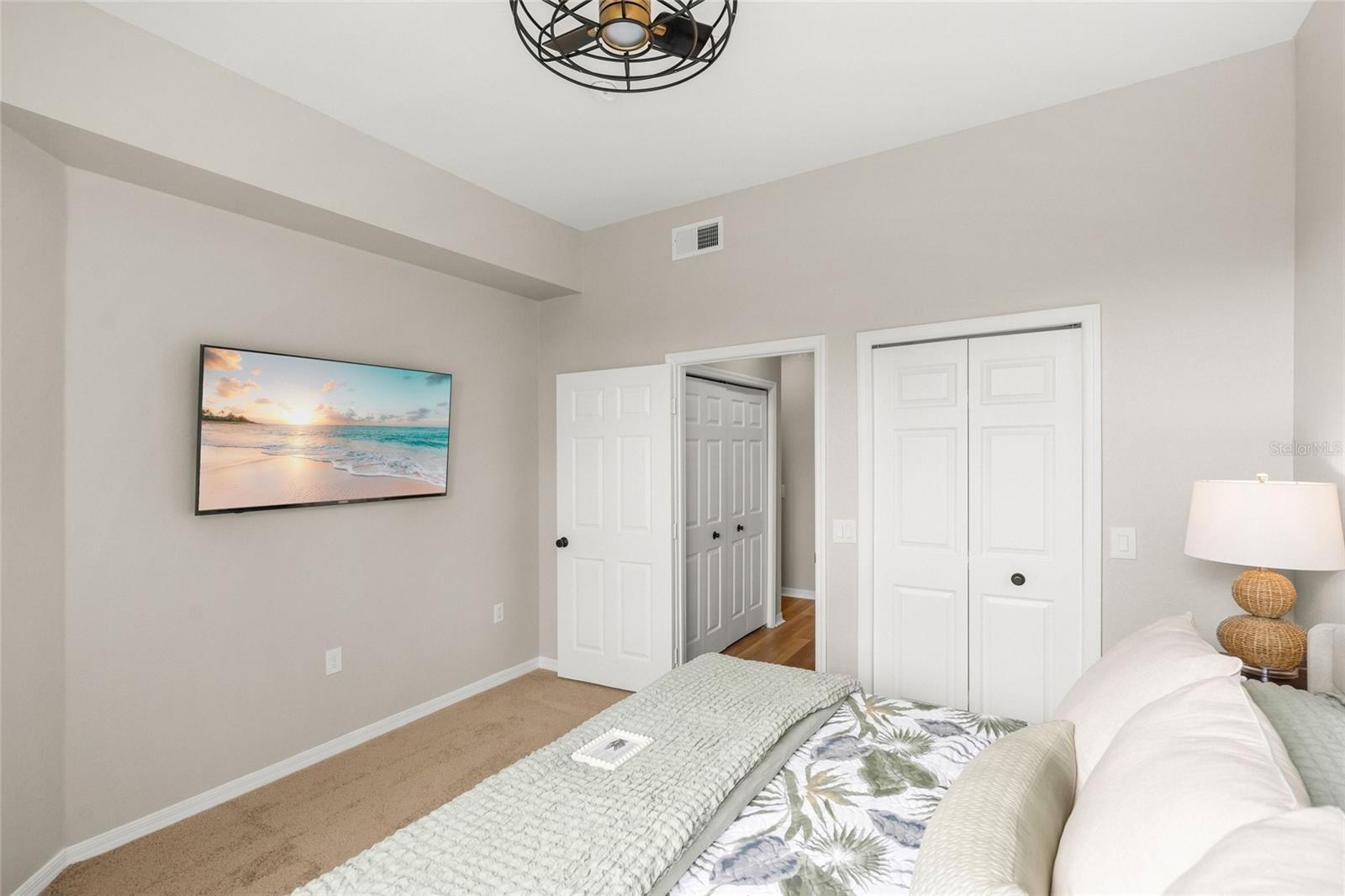 5160 Northridge Rd #302 Property Photo 17