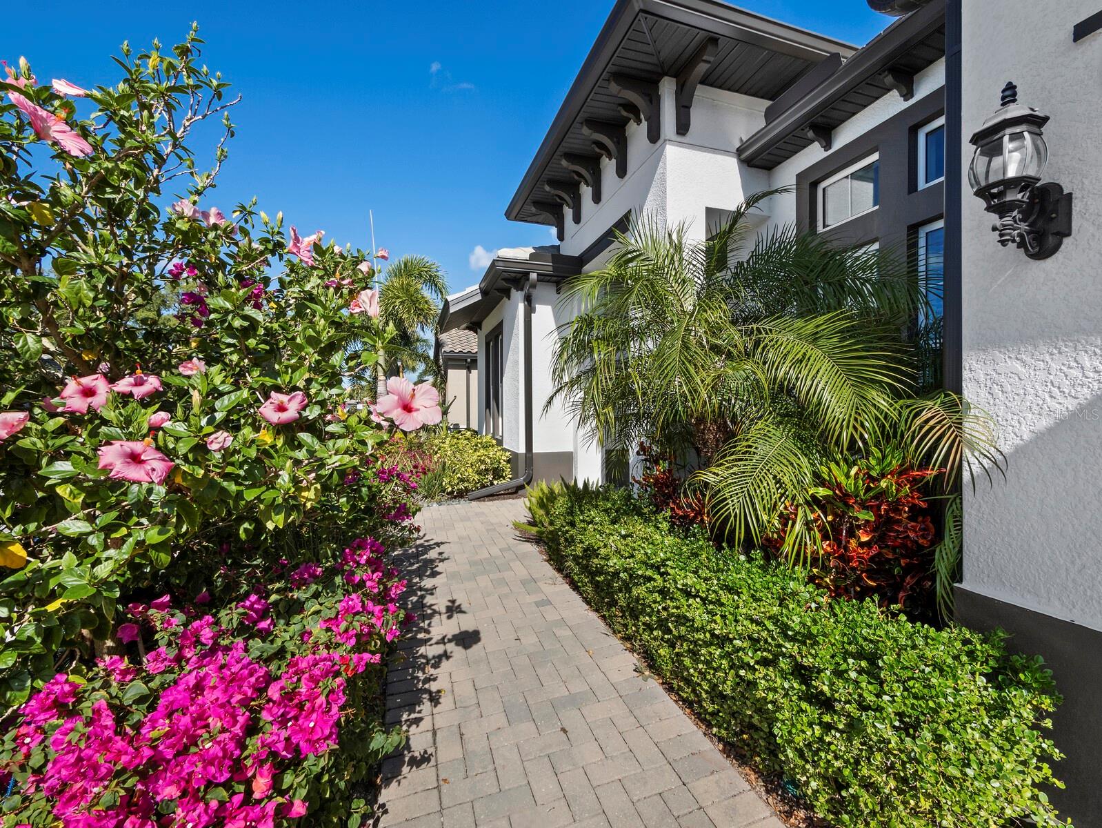 6129 Lungo Lago Dr Property Photo 4