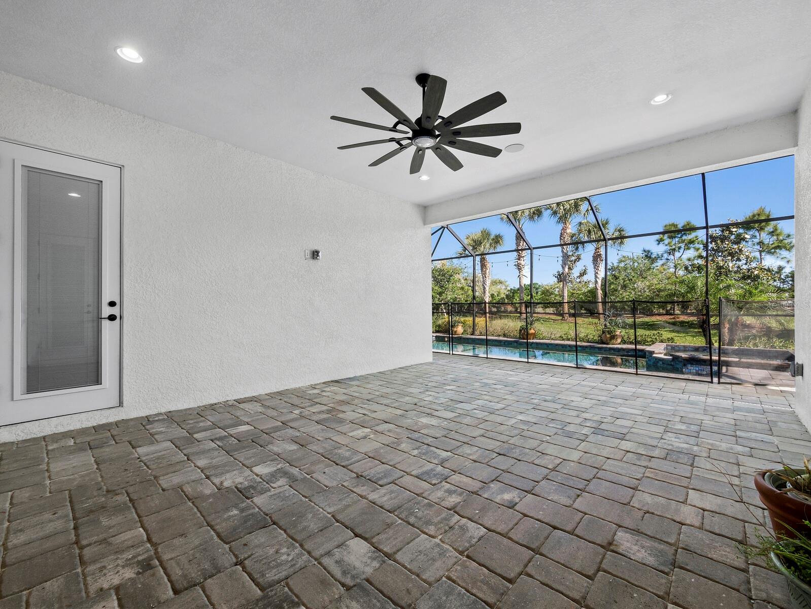 6129 Lungo Lago Dr Property Photo 13