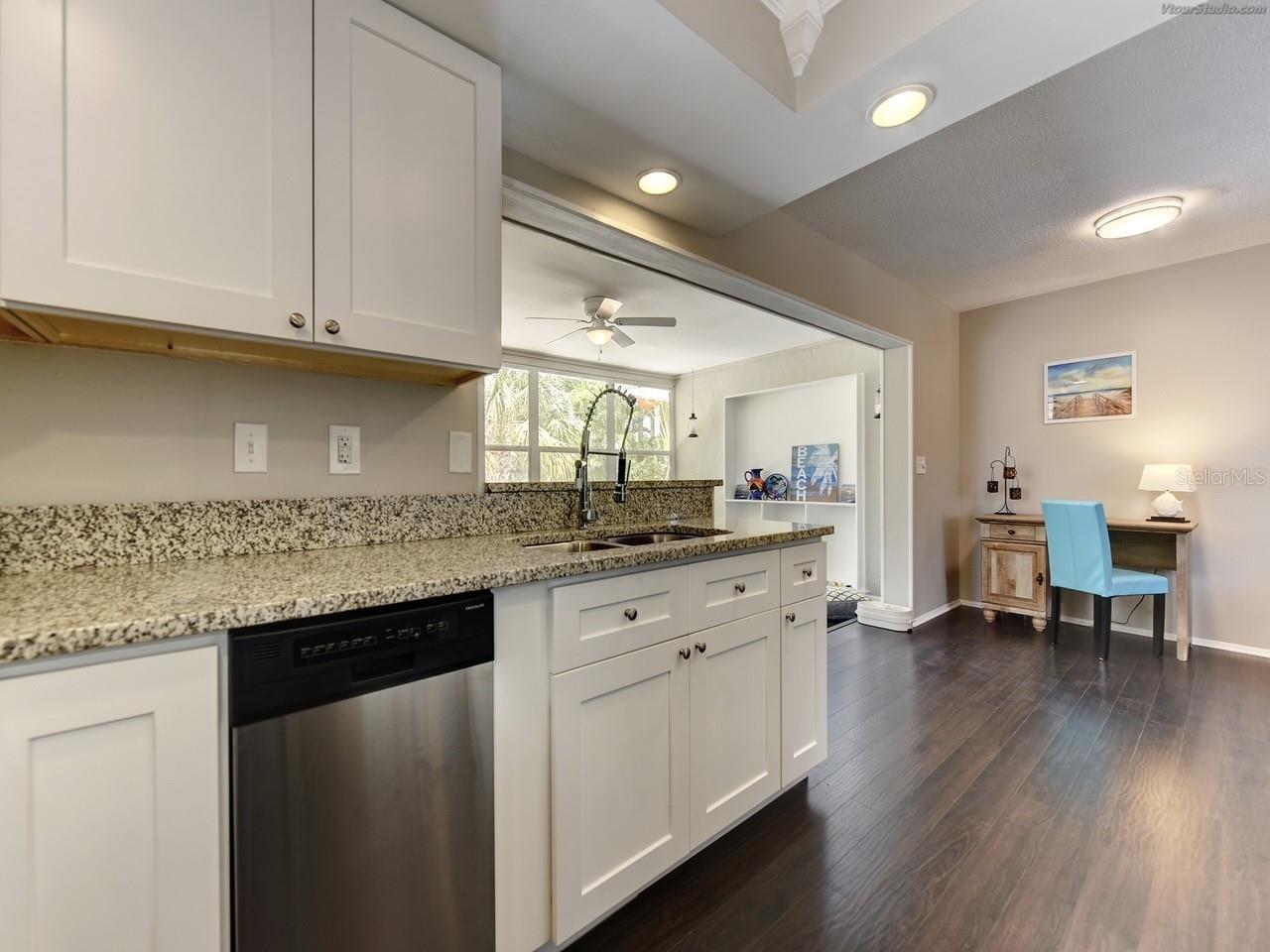 301 Avenida Madera #b Property Photo 9