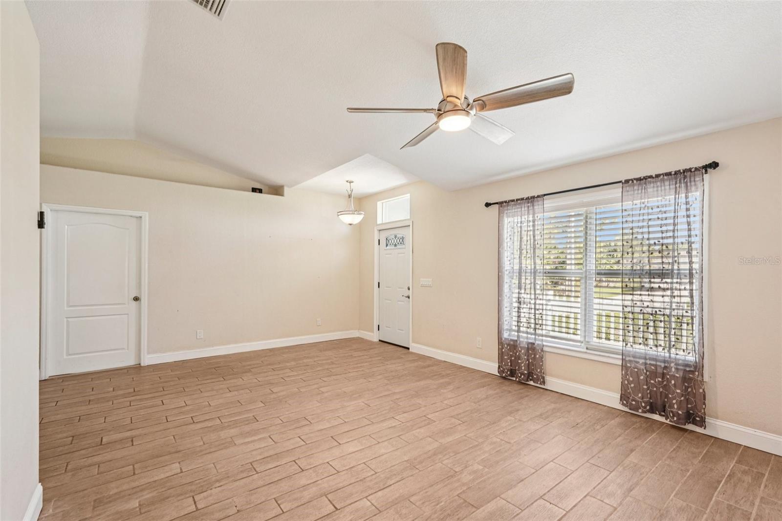 1929 Norvell Ave Property Photo 3