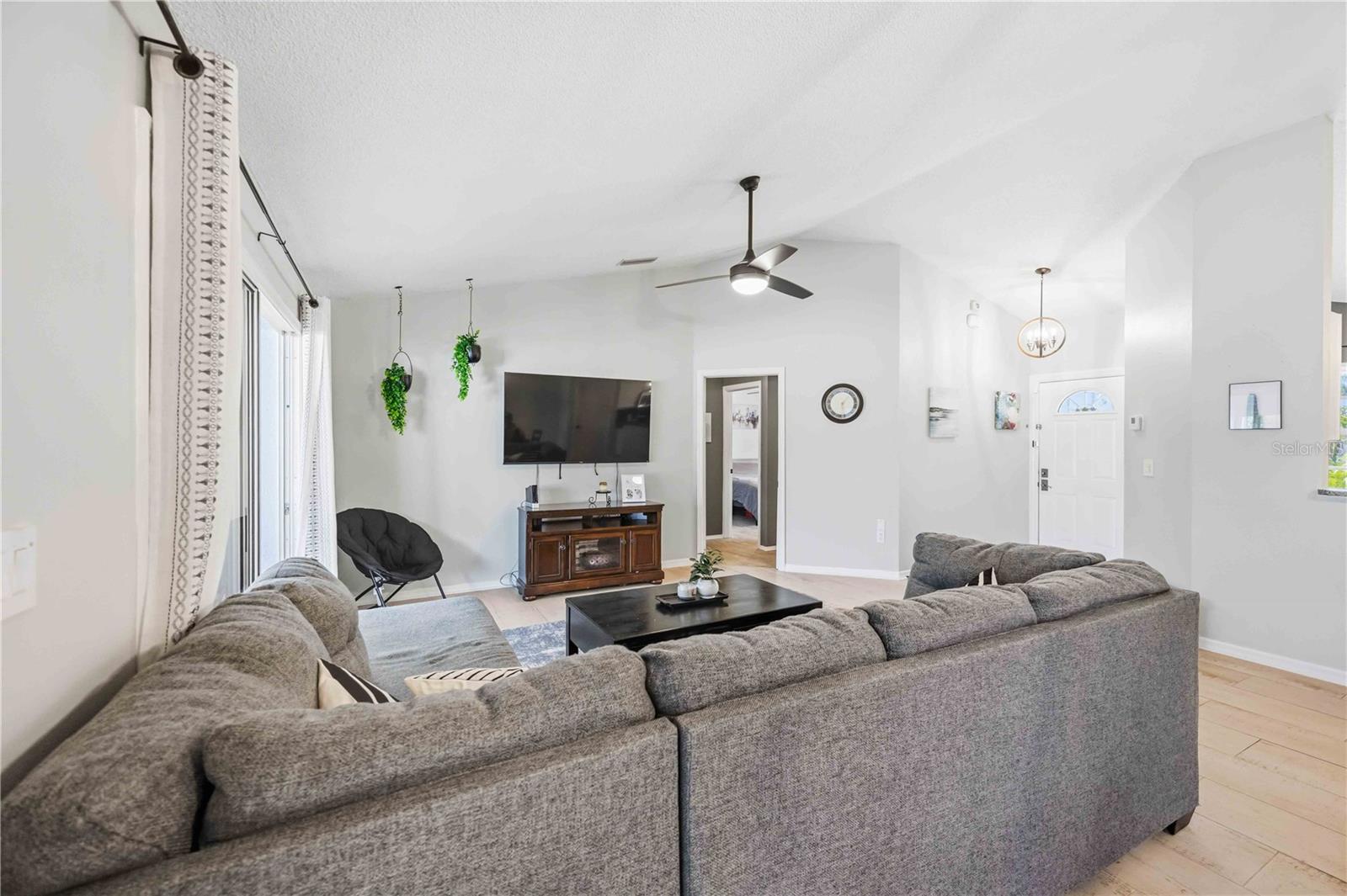 4851 Hamlets Grove Dr Property Photo 10