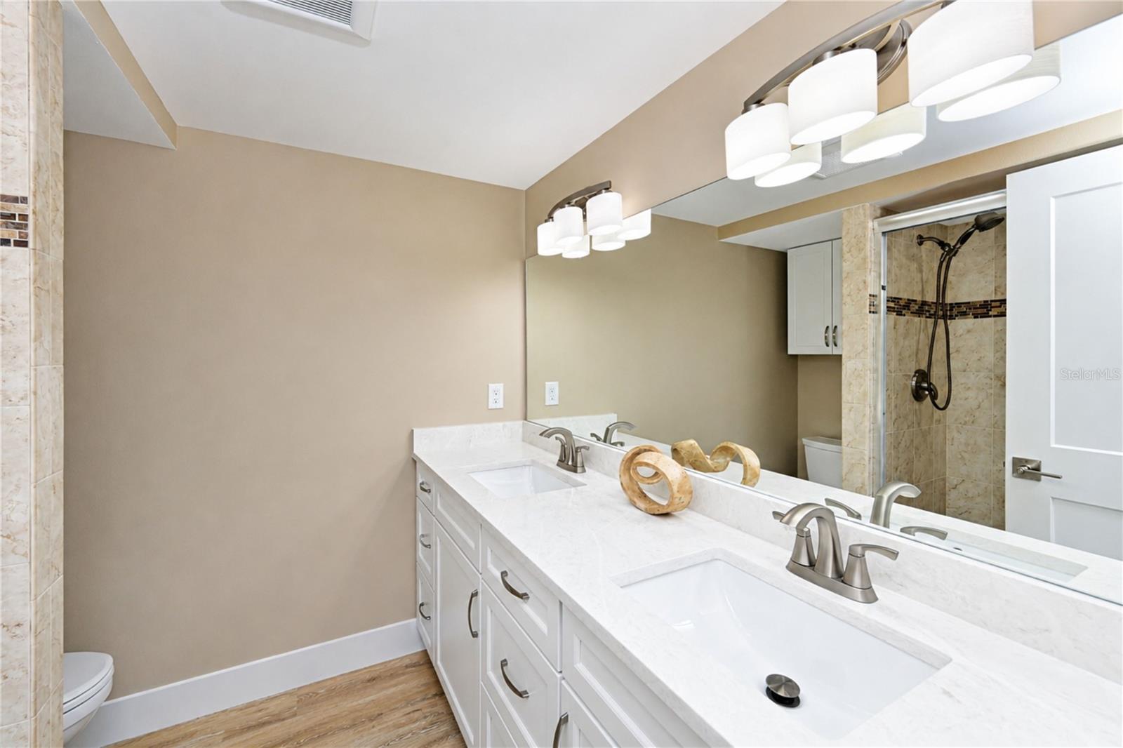 4857 Independence Dr Property Photo 5