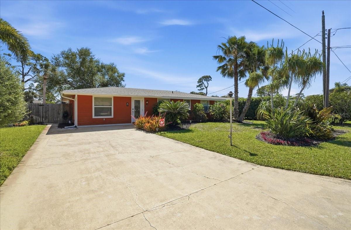 1129 Riviera St Property Photo 2