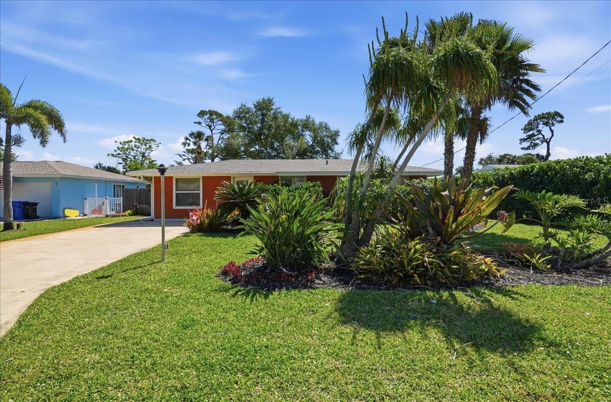 1129 Riviera St Property Photo 3