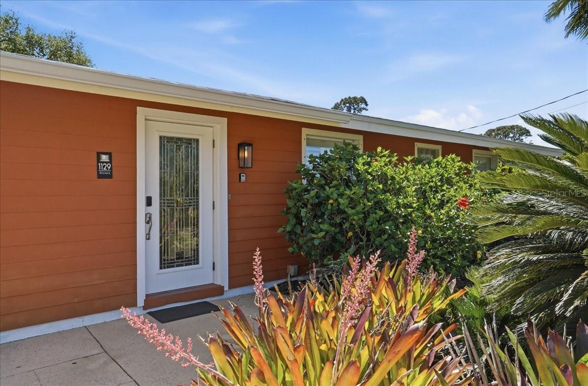 1129 Riviera St Property Photo 5