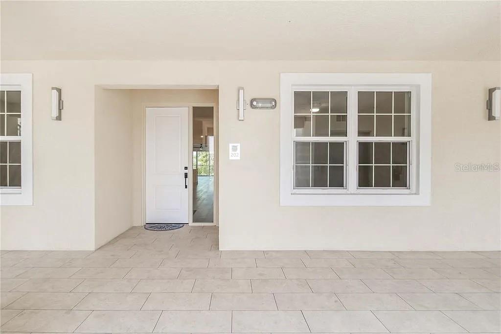 280 Hidden Bay Dr #302 Property Photo 3
