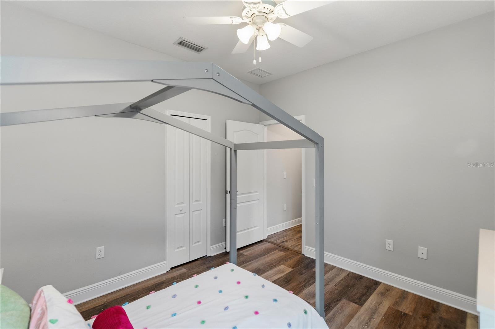 1215 Thornbury Dr Property Photo 19