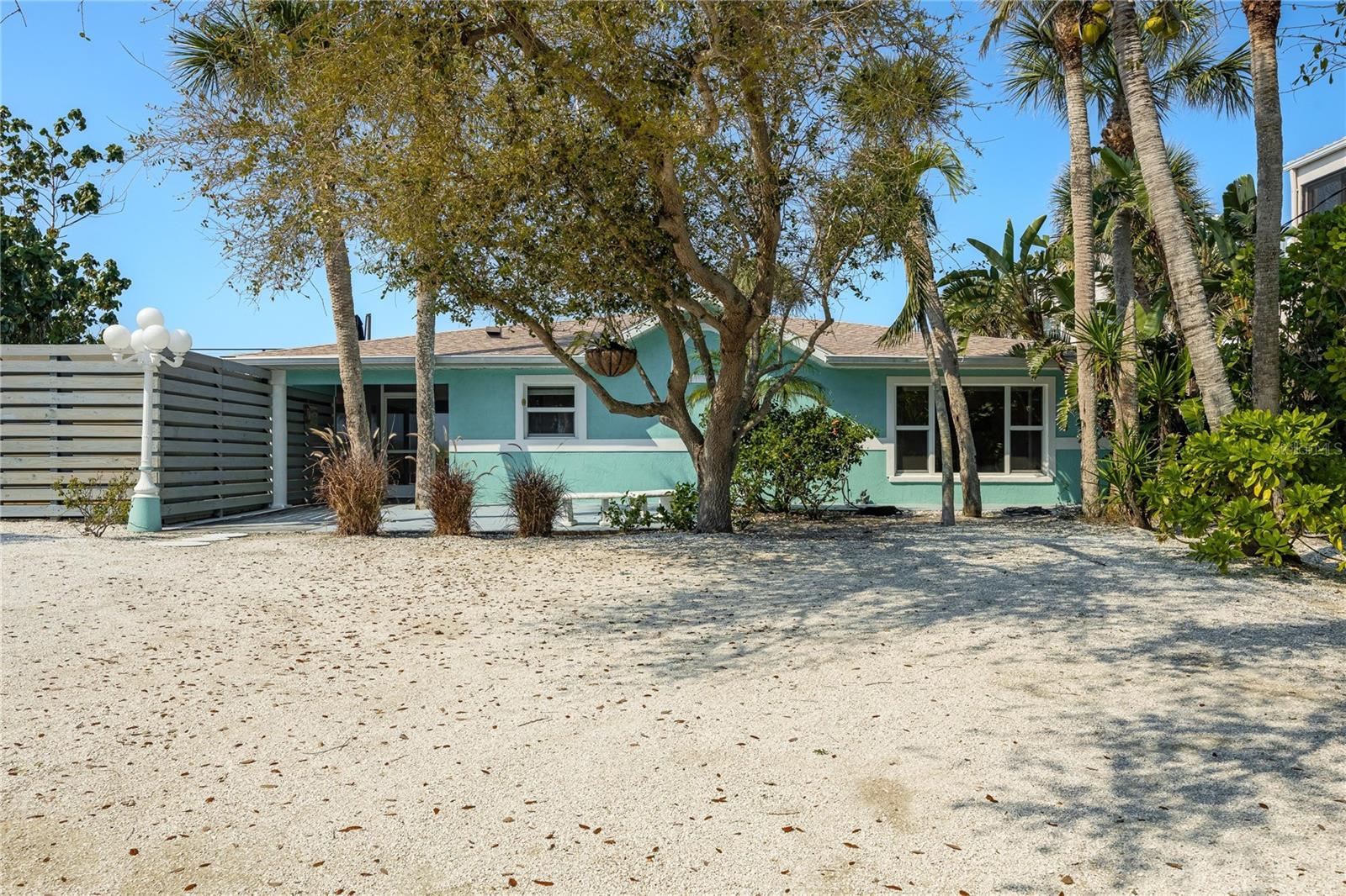 2630 N Beach Rd Property Photo 2