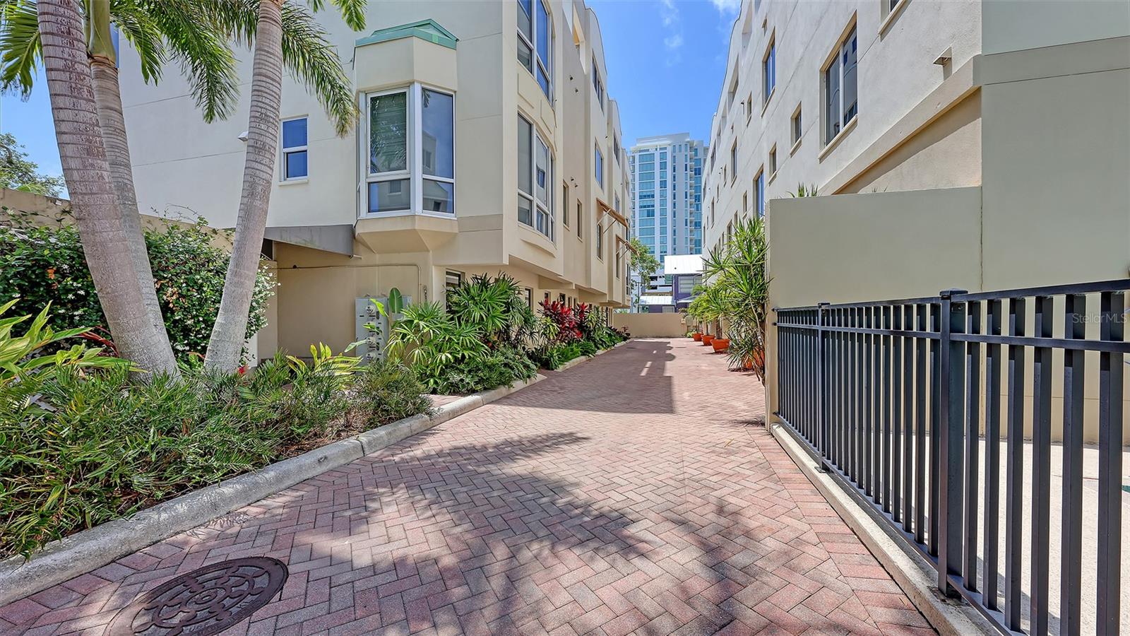 235 Cocoanut Ave #128e Property Photo 2