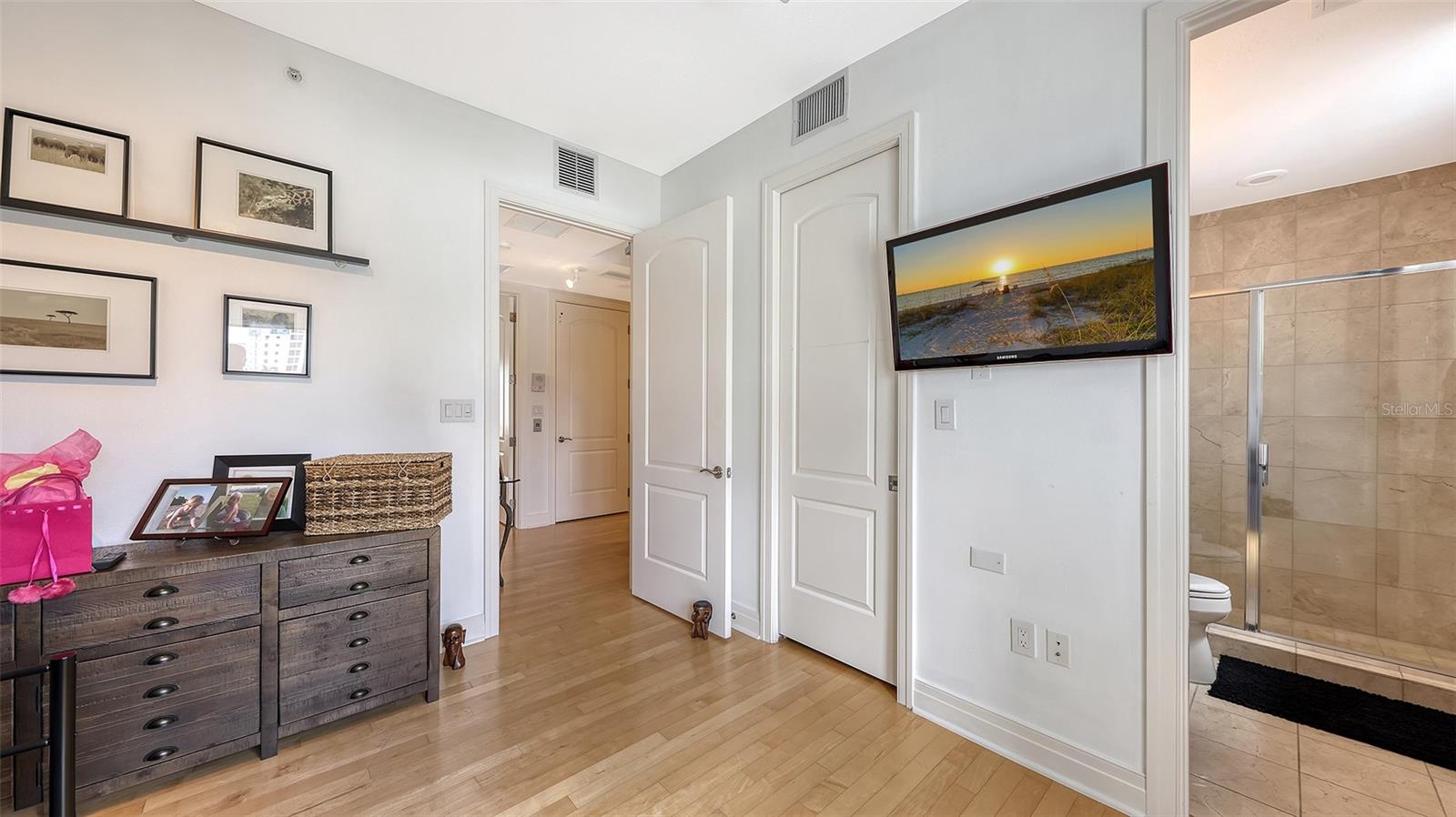 235 Cocoanut Ave #128e Property Photo 30