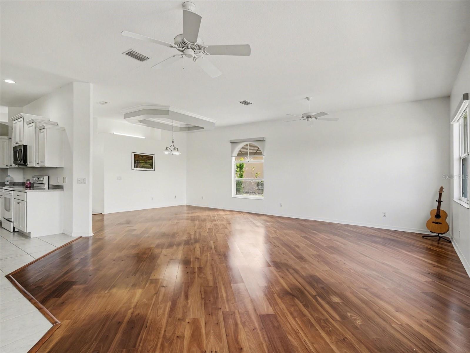 1361 New Forest Ln Property Photo 9