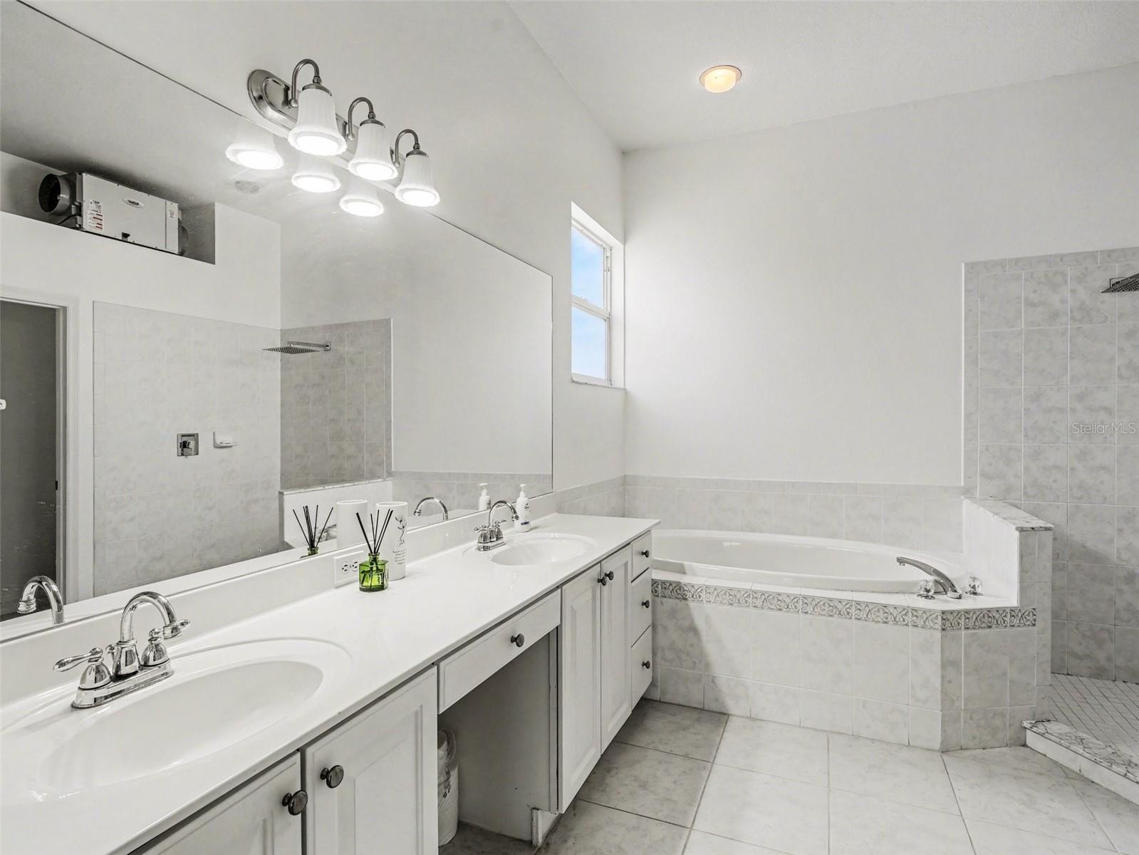 1361 New Forest Ln Property Photo 22