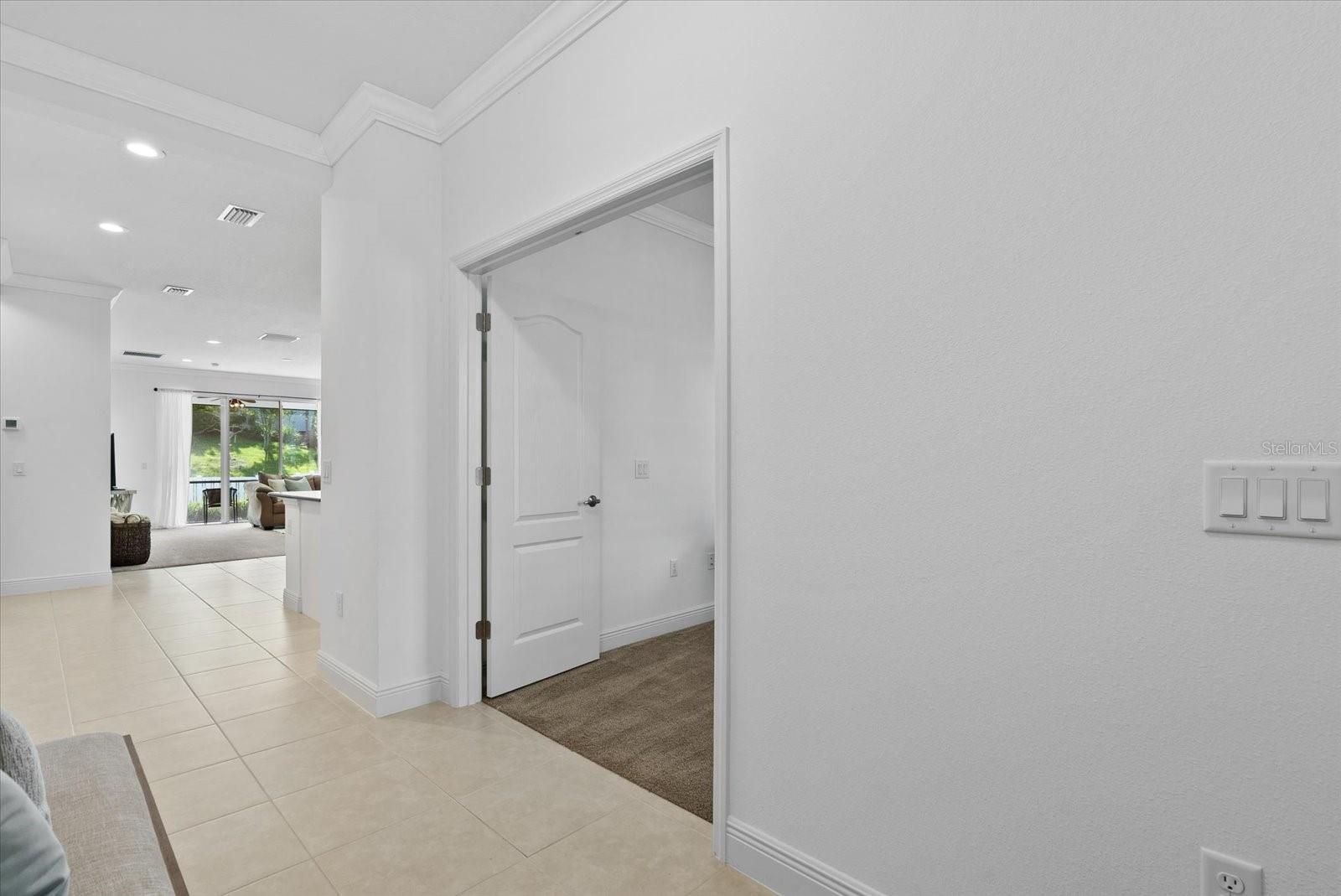7526 Ridgelake Cir Property Photo 6