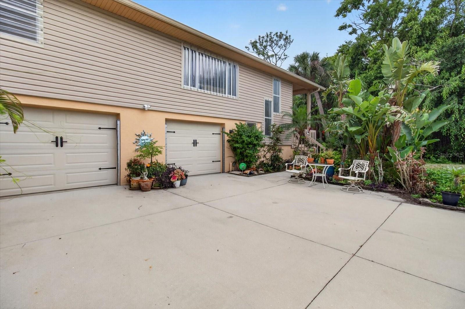 4190 Strombus Rd Property Photo 6