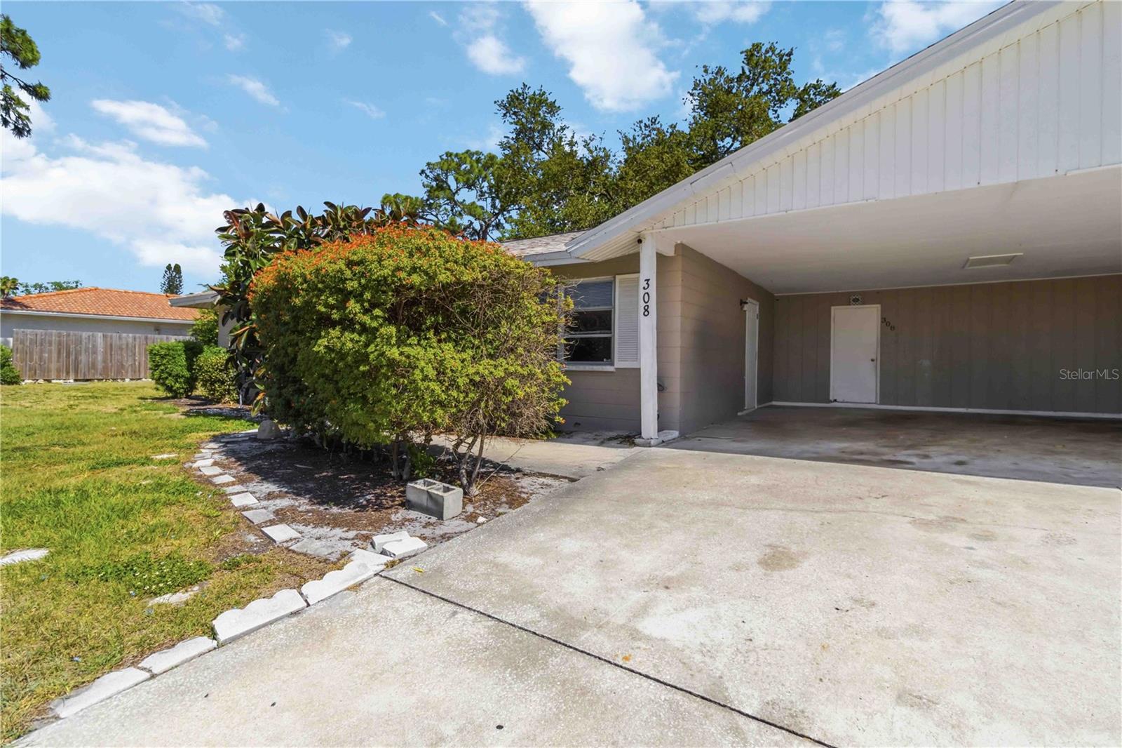 308 Lantana Ave Property Photo 2