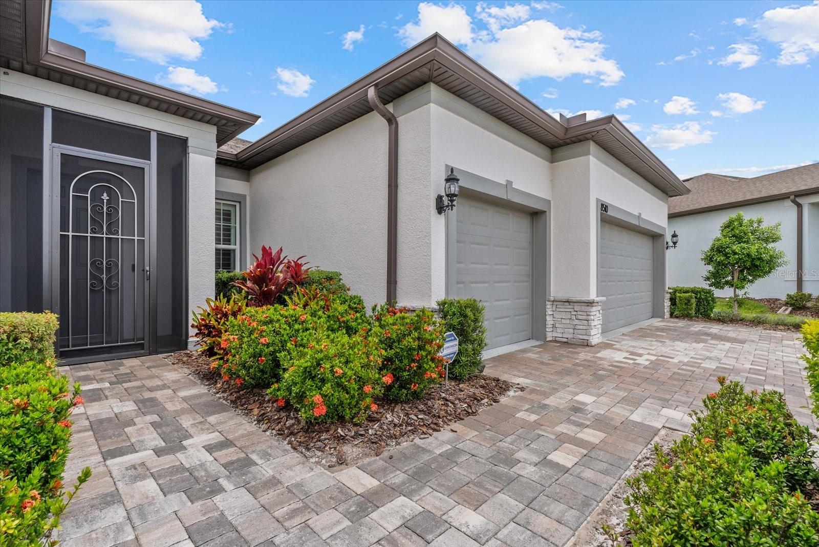 8510 Coastal Palms Gln Property Photo 3