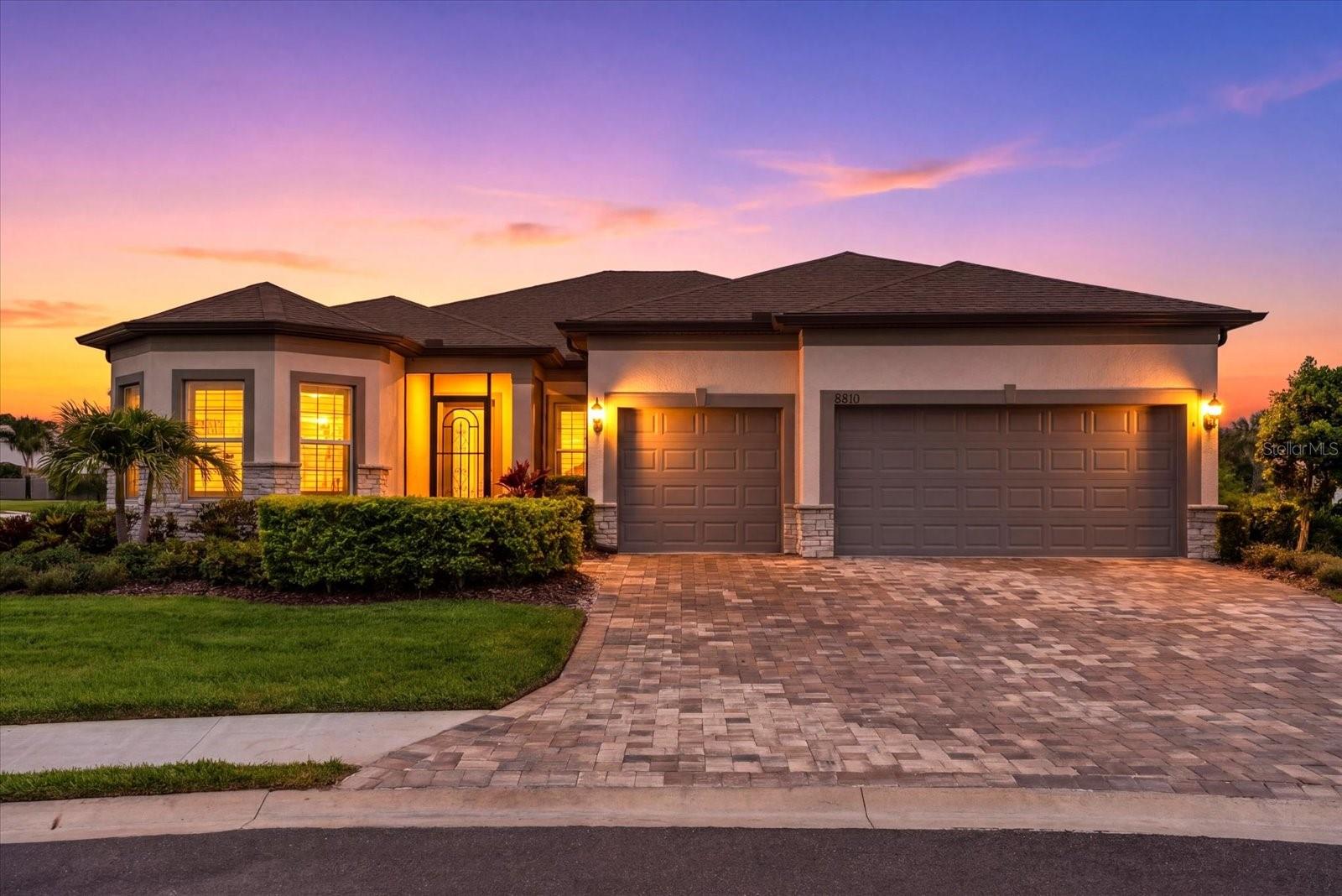 8510 Coastal Palms Gln Property Photo 4