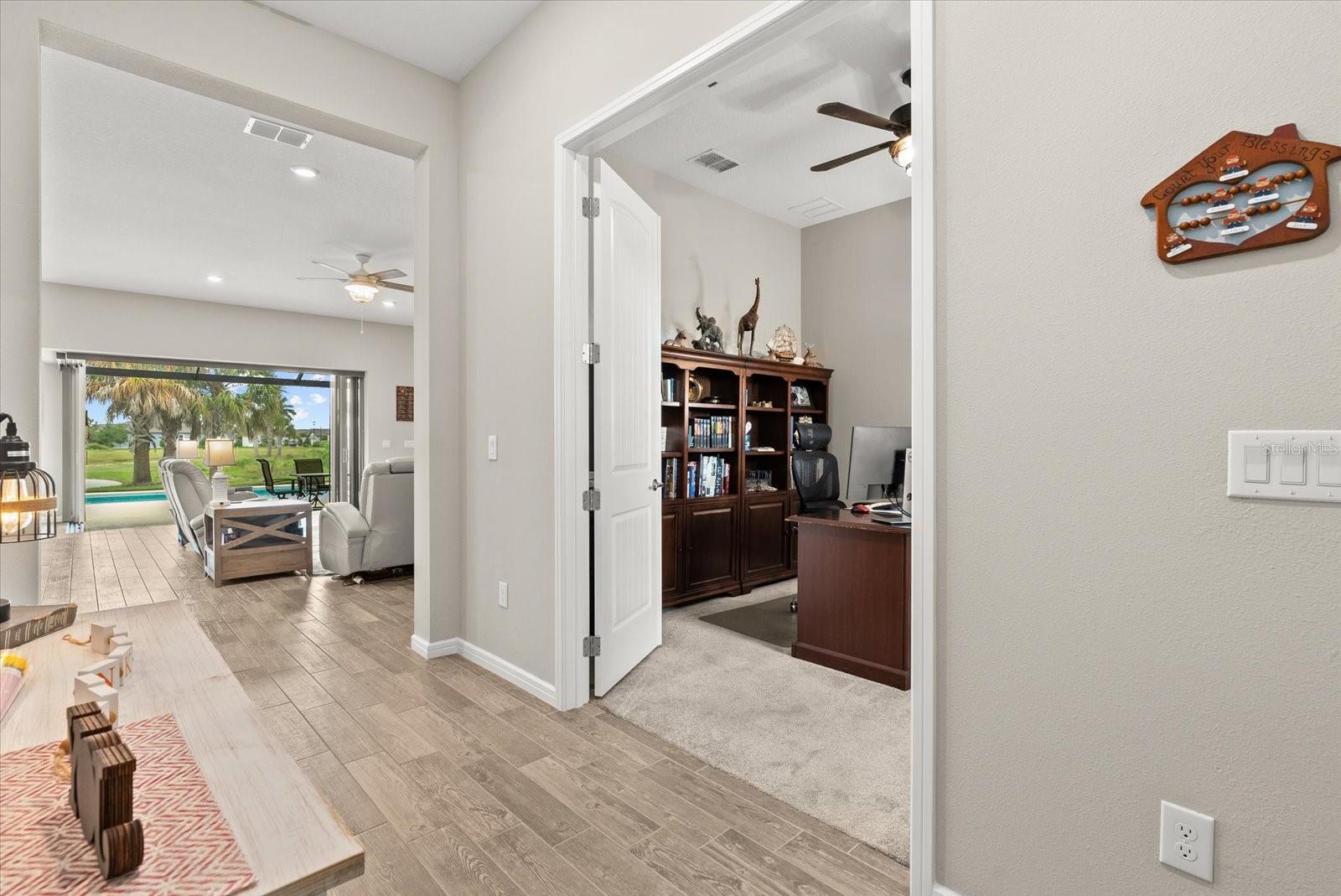 8510 Coastal Palms Gln Property Photo 5
