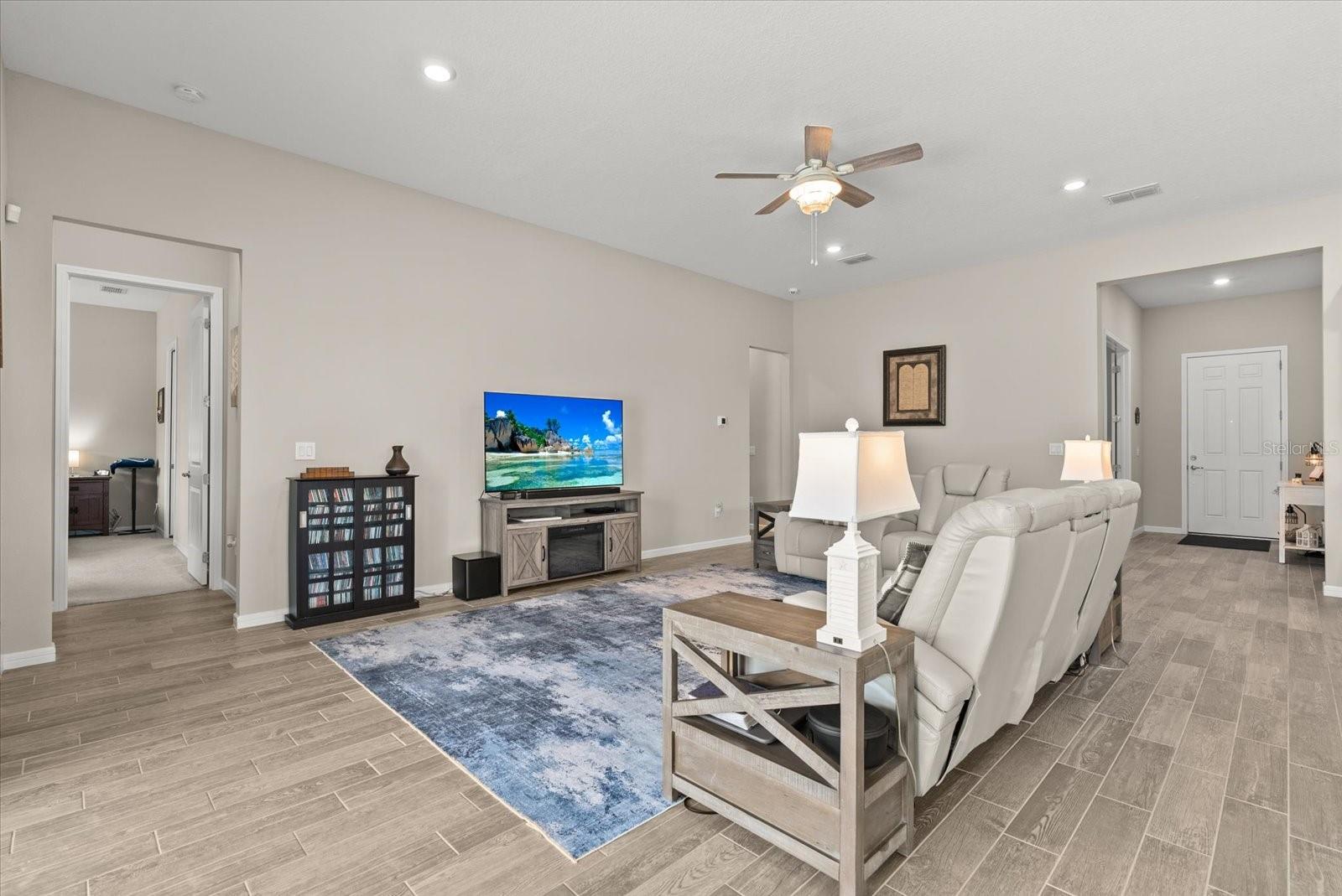 8510 Coastal Palms Gln Property Photo 13