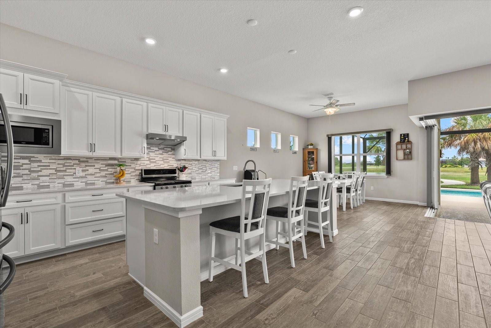 8510 Coastal Palms Gln Property Photo 16