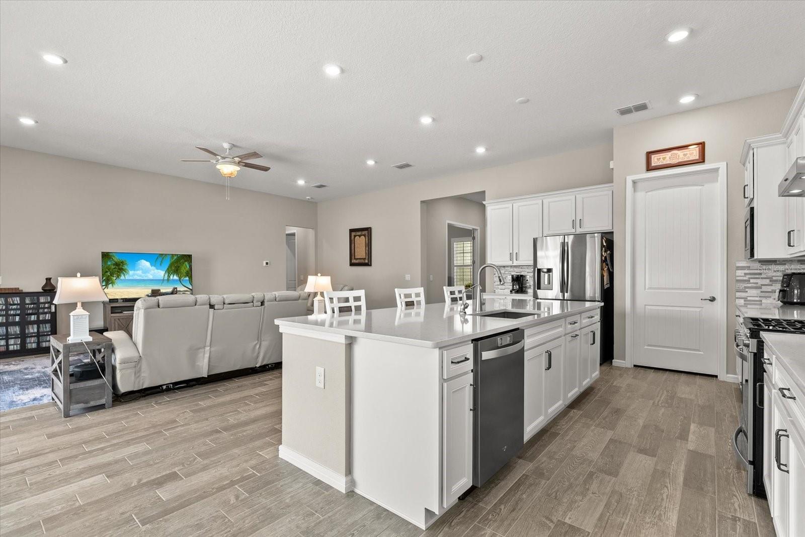 8510 Coastal Palms Gln Property Photo 18