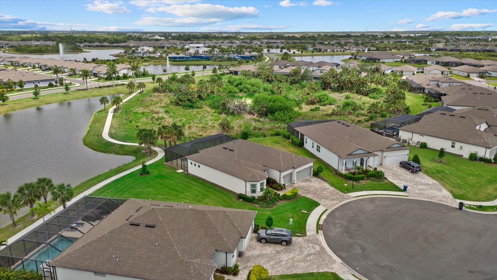 8510 Coastal Palms Gln Property Photo 54
