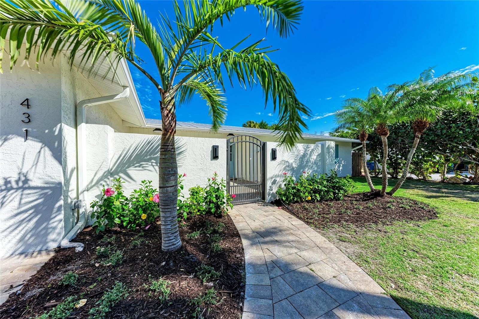 431 Island Cir Property Photo 4
