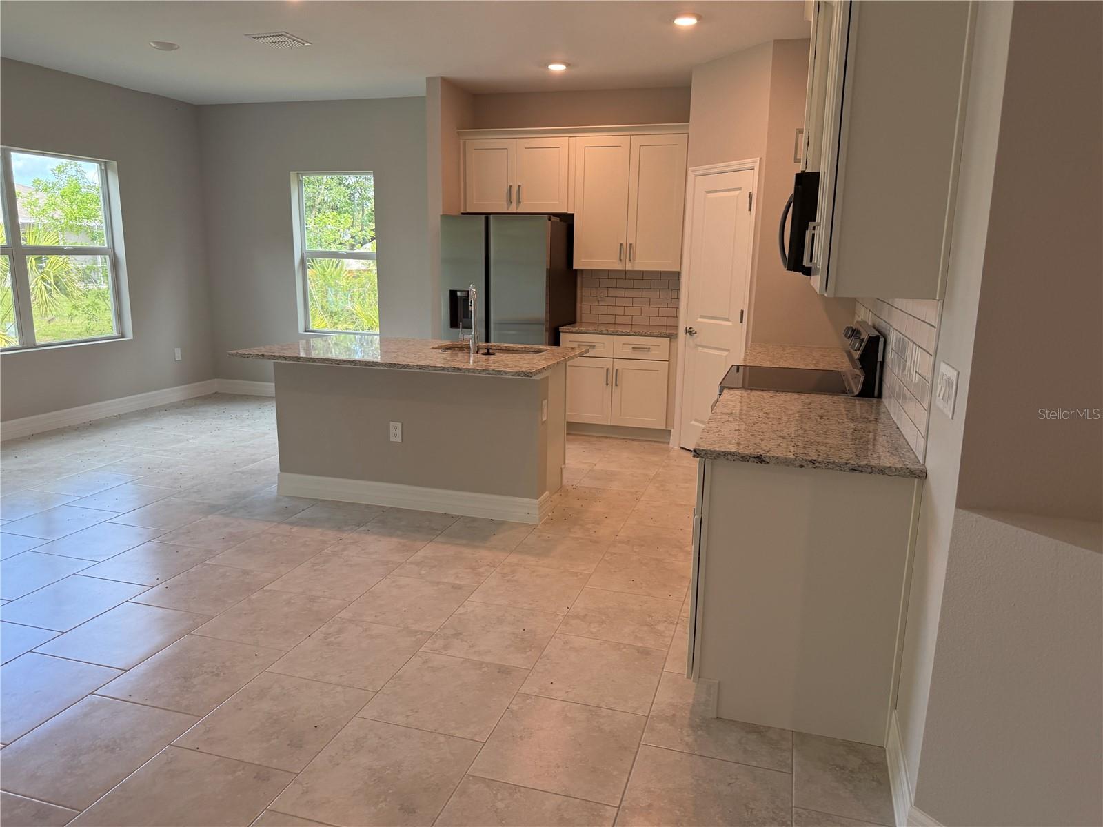 1275 Perry St Property Photo 4