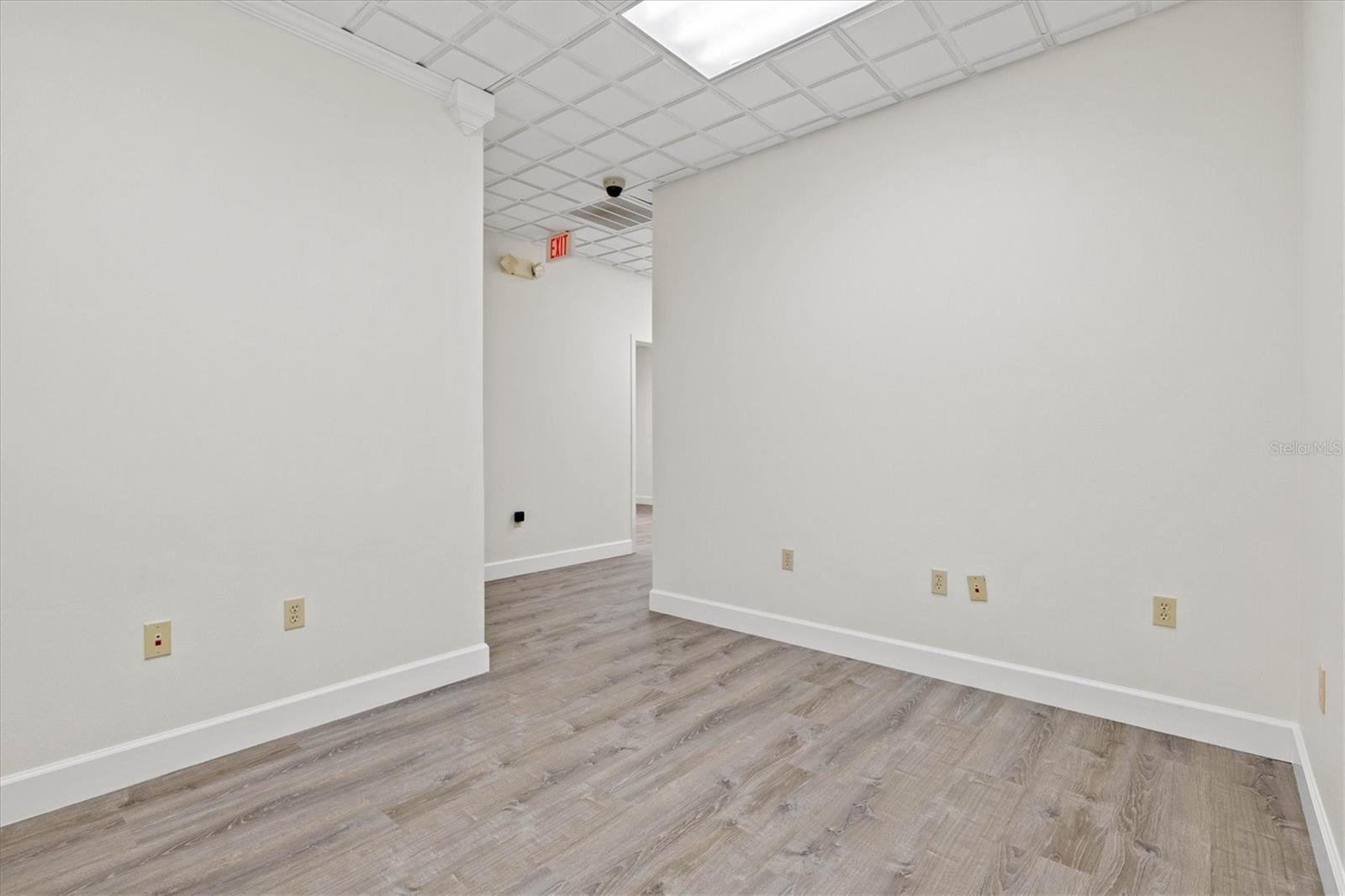 234 N Rhodes Ave #105 Property Photo 4
