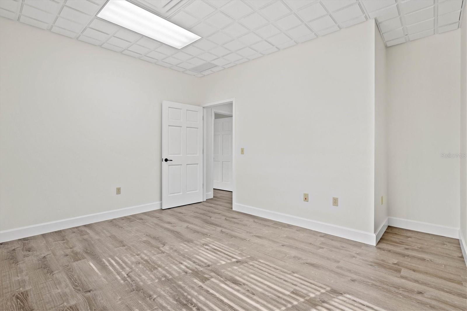 234 N Rhodes Ave #105 Property Photo 11