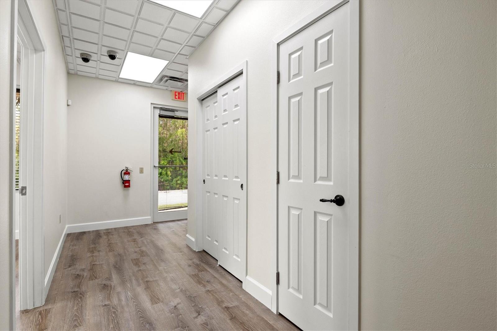 234 N Rhodes Ave #105 Property Photo 16