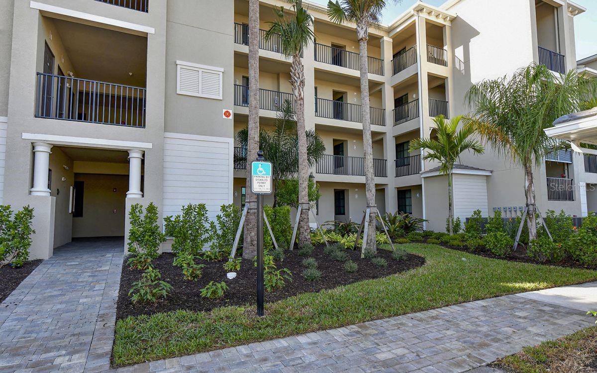 17626 Gawthrop Dr #206 Property Photo 3