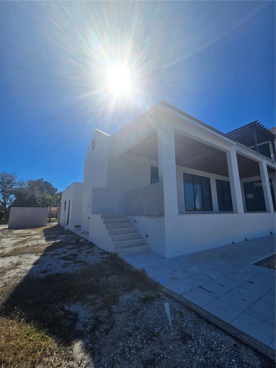 927 Contento St Property Photo 10