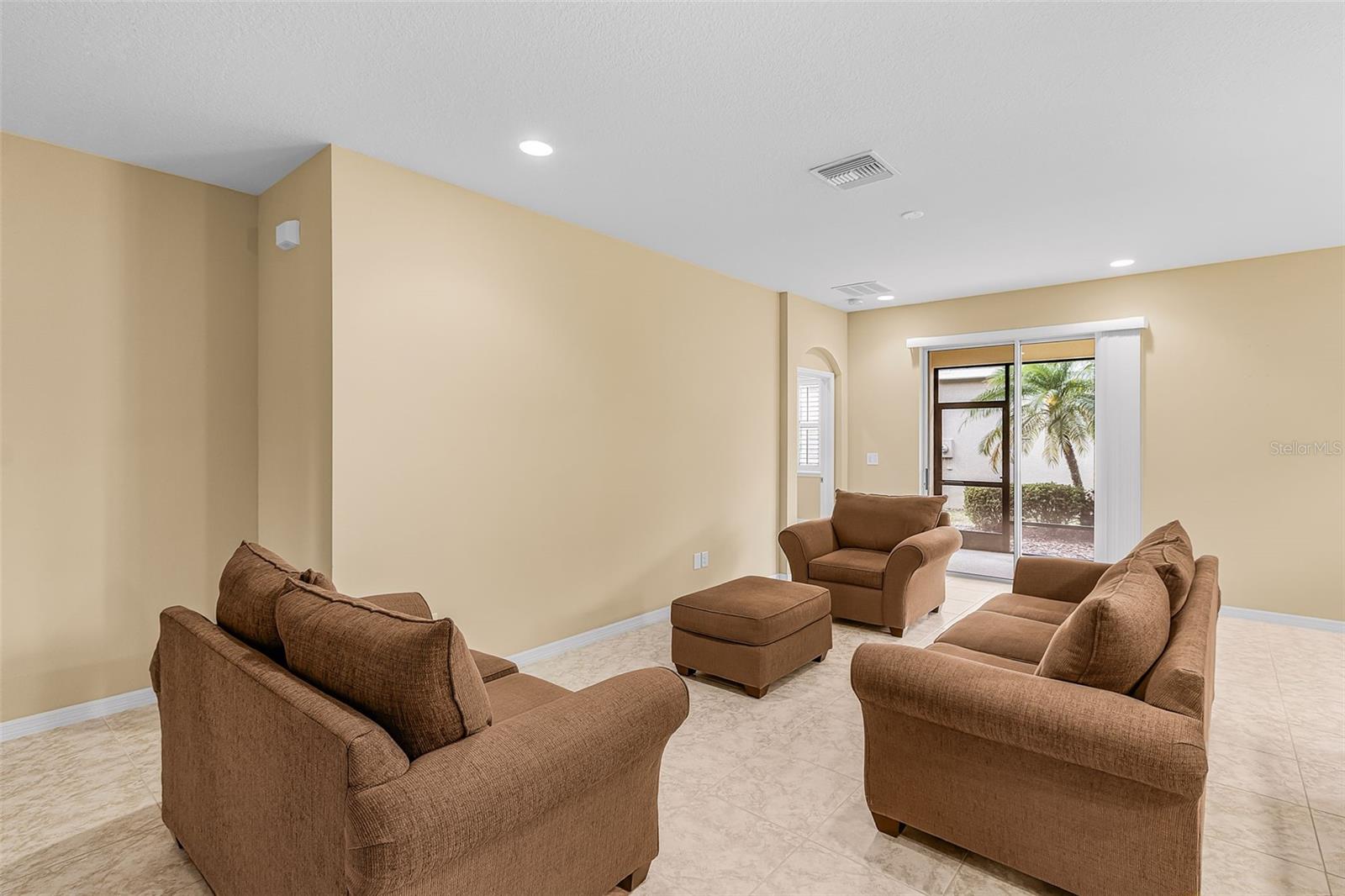 8531 Karpeal Dr Property Photo 7