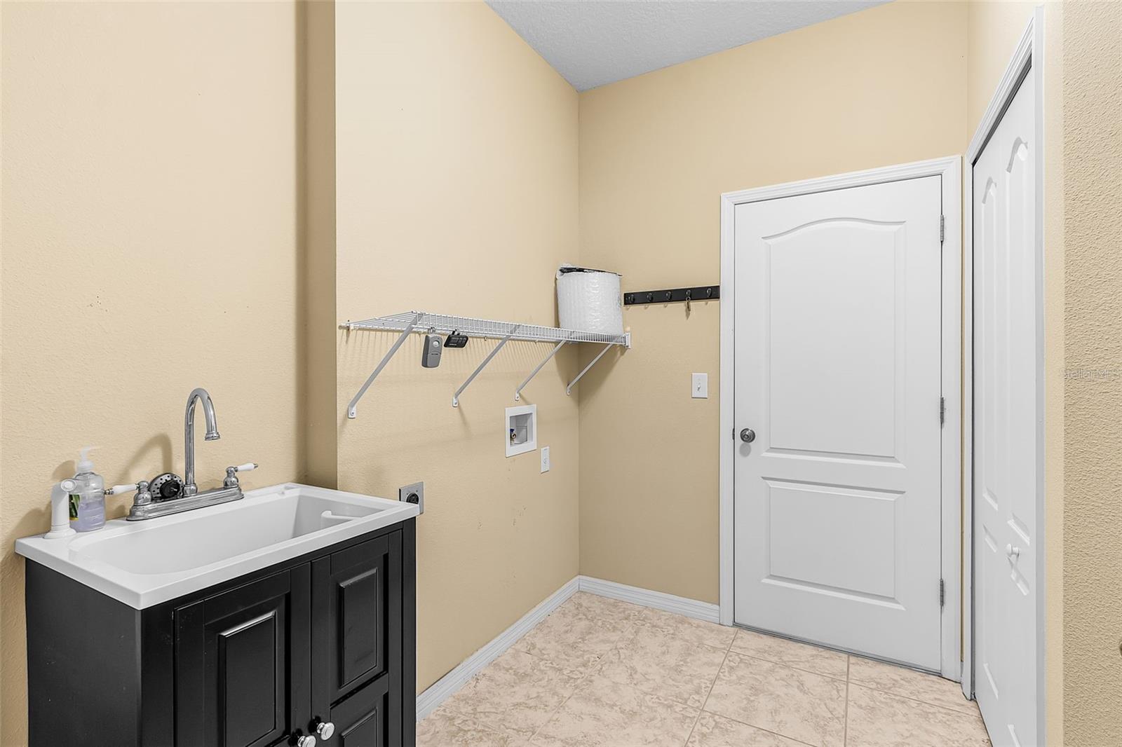 8531 Karpeal Dr Property Photo 25