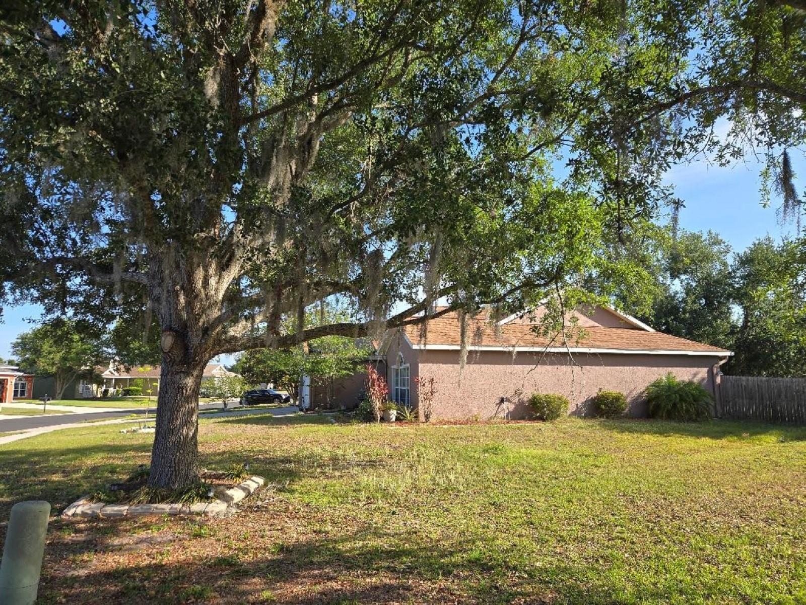 4199 Banbury Cir Property Photo 3