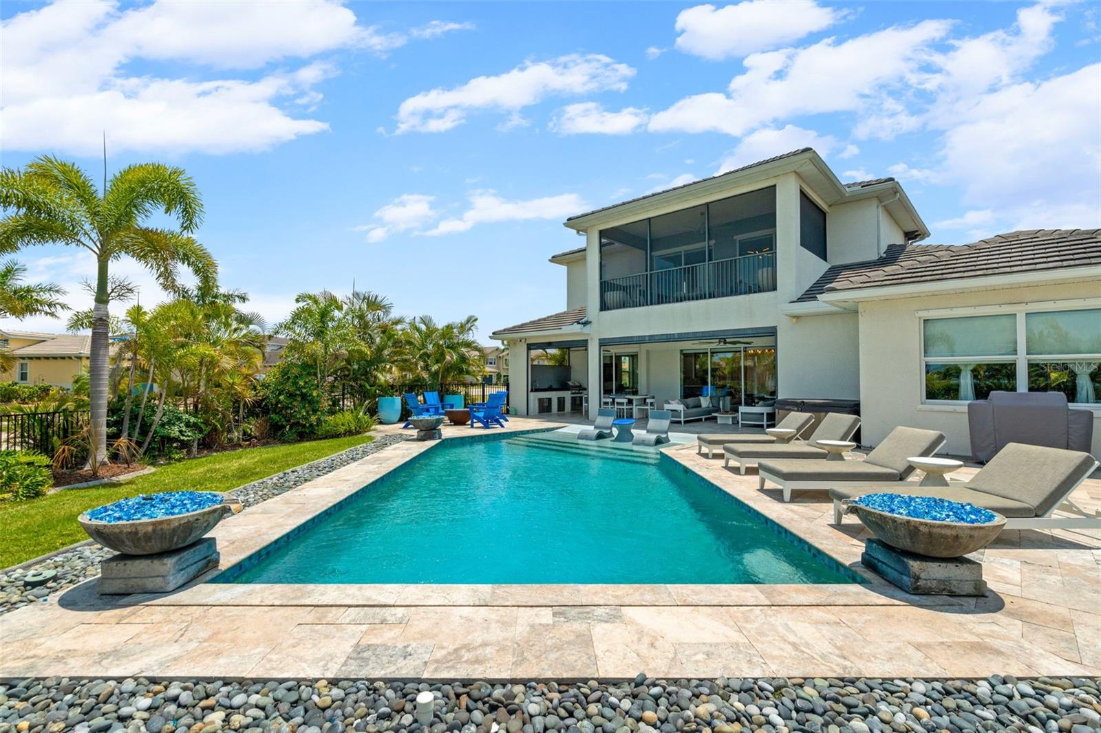 1256 Tyne Ln Property Photo 2