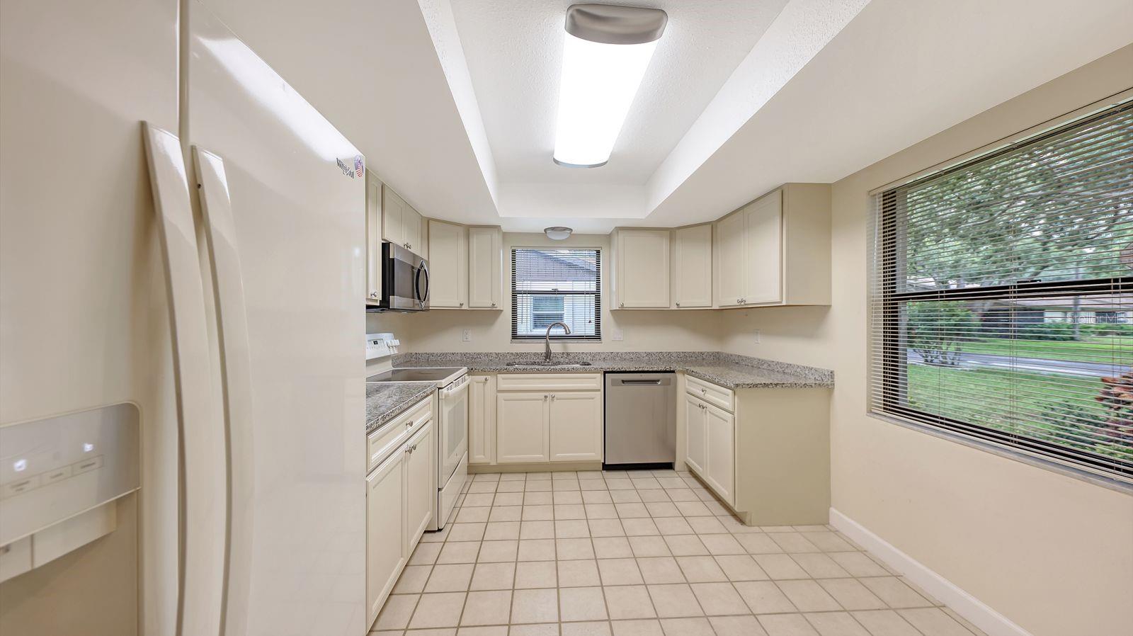 4633 Oak Hill Dr #13 Property Photo 6