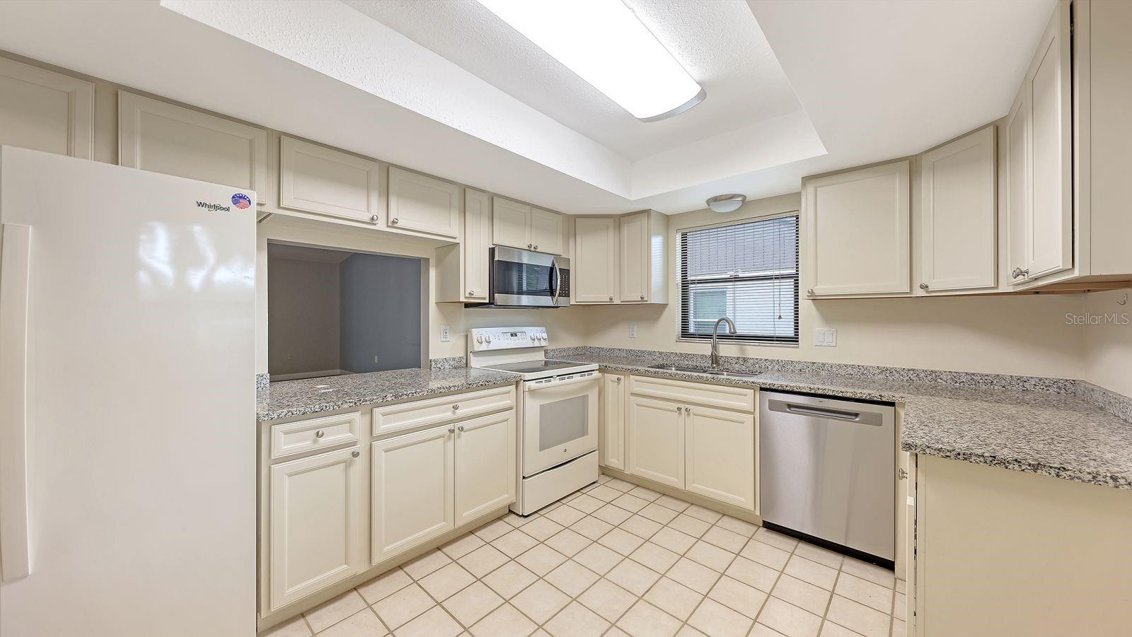 4633 Oak Hill Dr #13 Property Photo 7