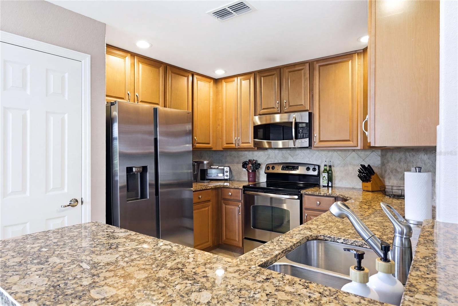 424 Winding Brook Ln #104 Property Photo 4