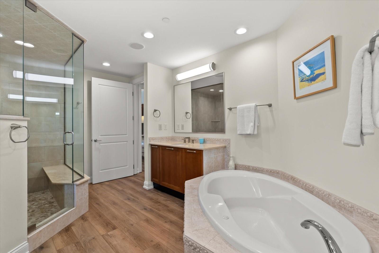 128 Golden Gate Pt #202a Property Photo 21