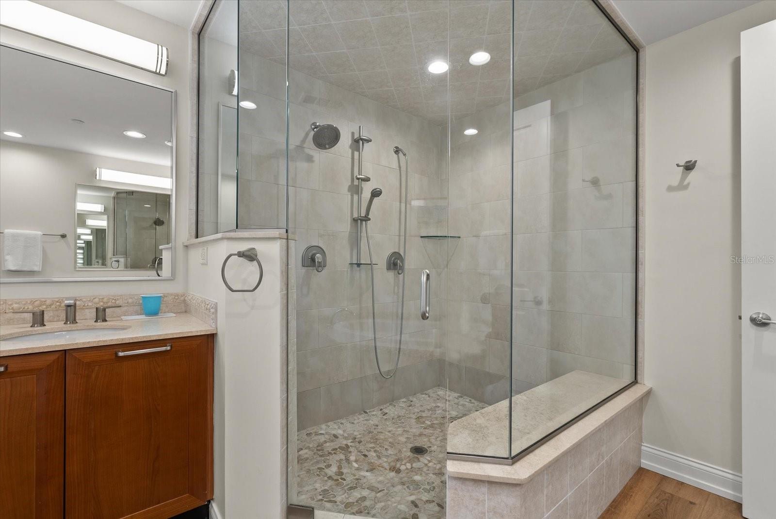 128 Golden Gate Pt #202a Property Photo 23