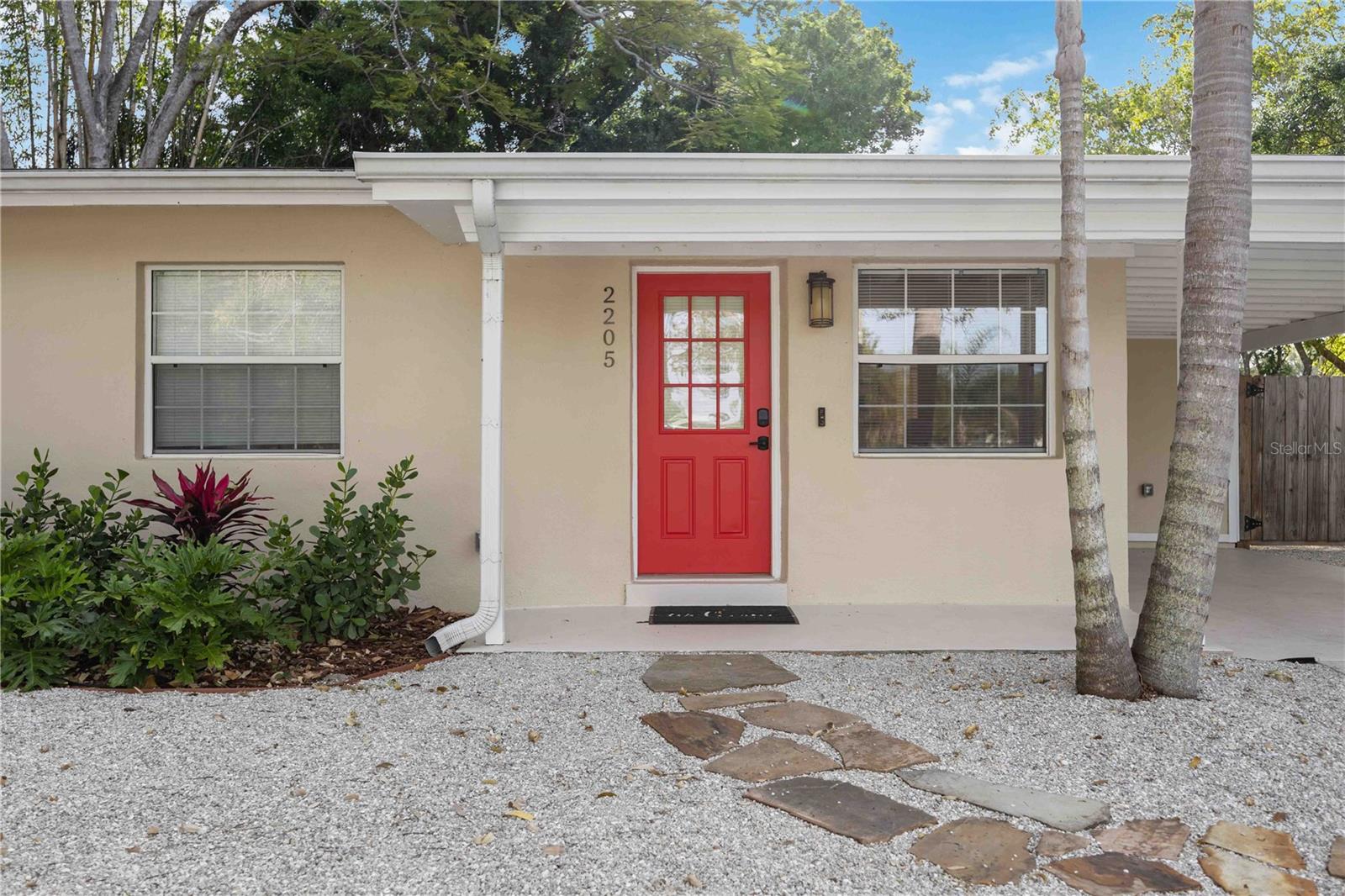2205 Floyd St Property Photo 2
