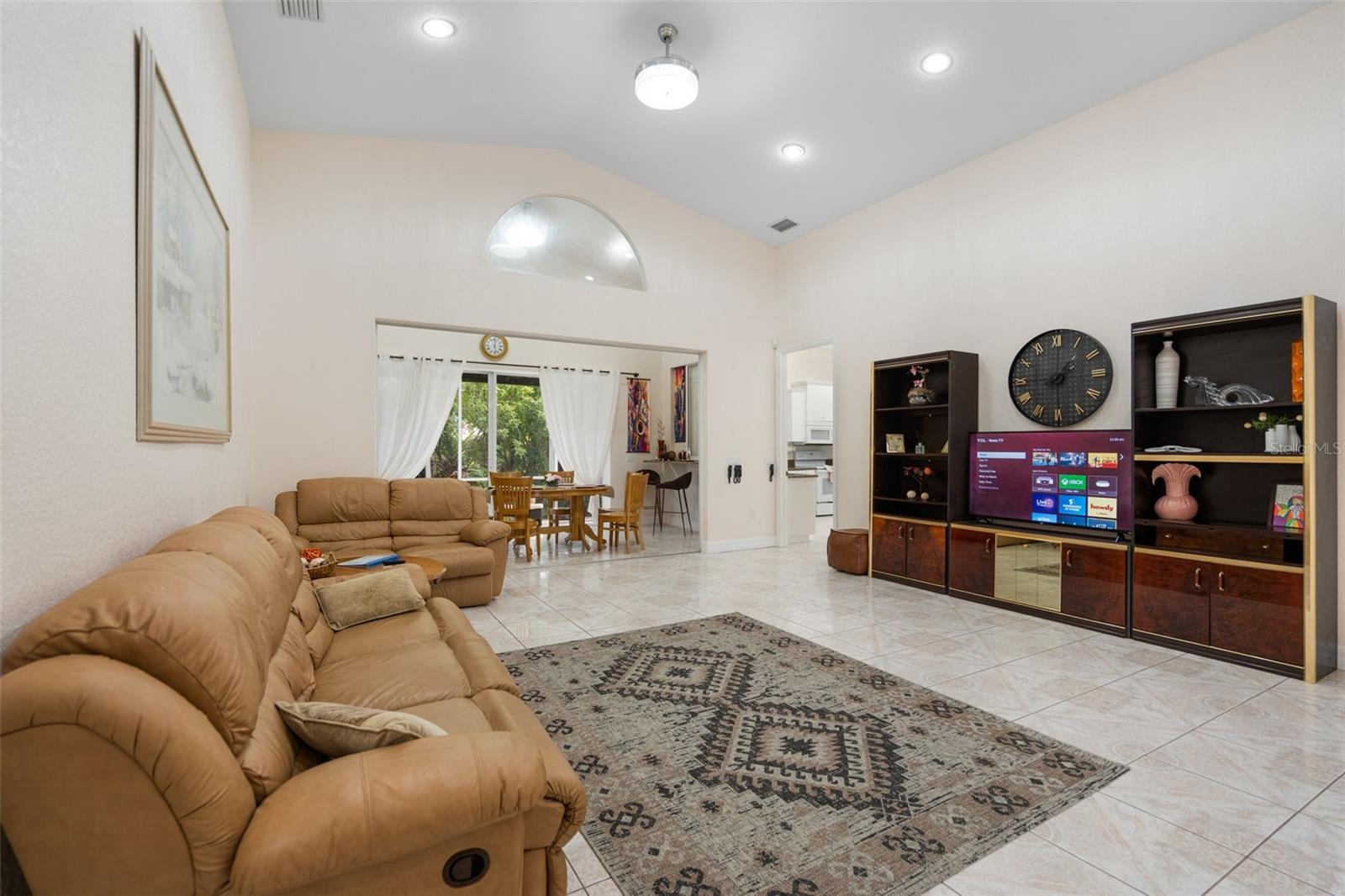 333 Orduna Dr Property Photo 6