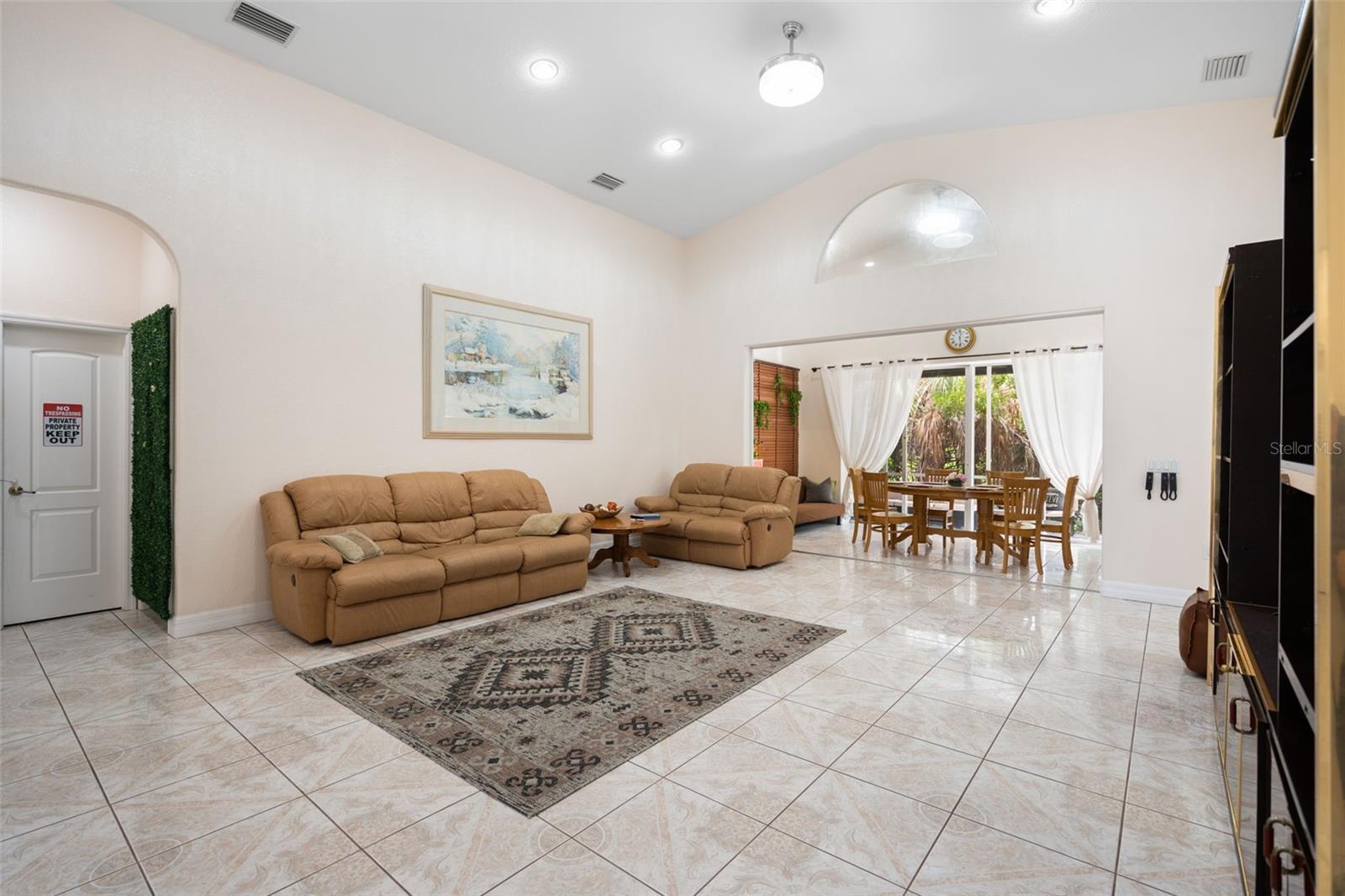 333 Orduna Dr Property Photo 11