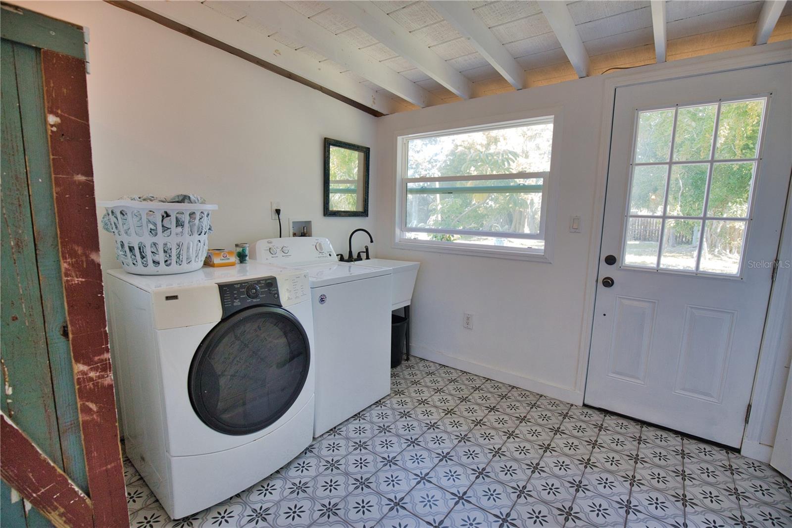 650 Edwards St Property Photo 37