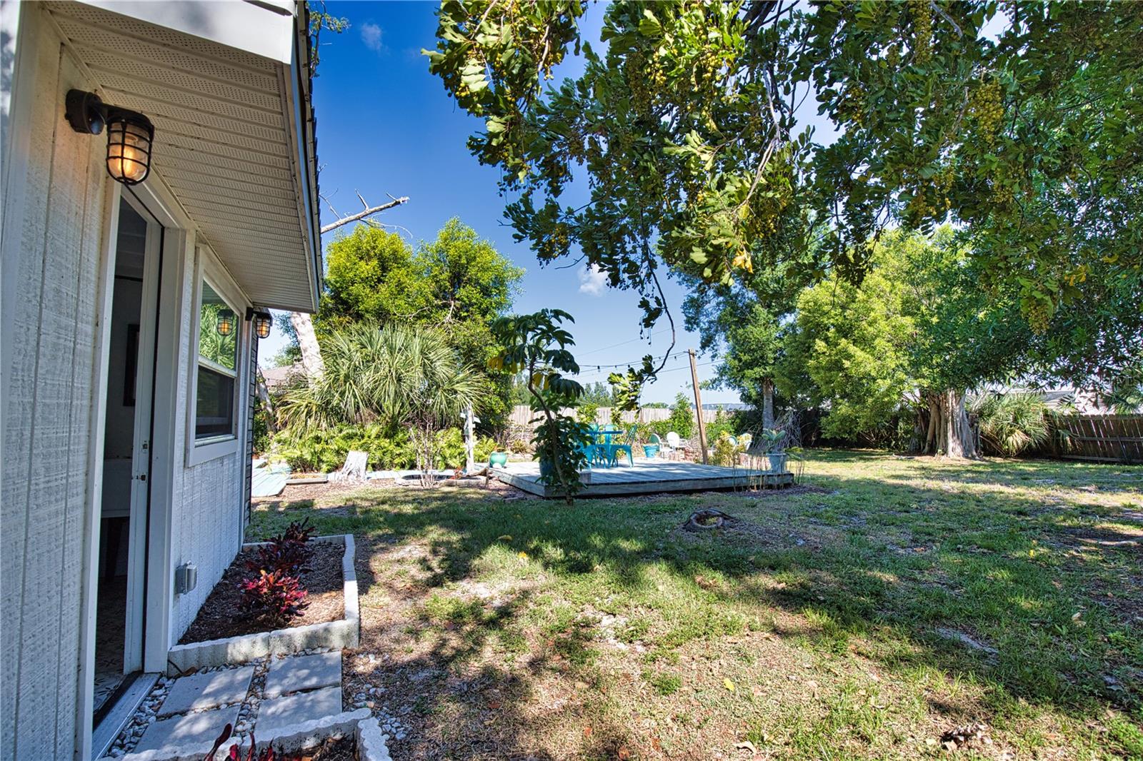 650 Edwards St Property Photo 39